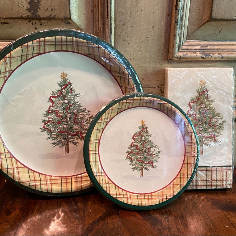 Christmas Tableware-Bee & Willow Paper Plates & Napkins-NEW-Bed,Bath, & Beyond